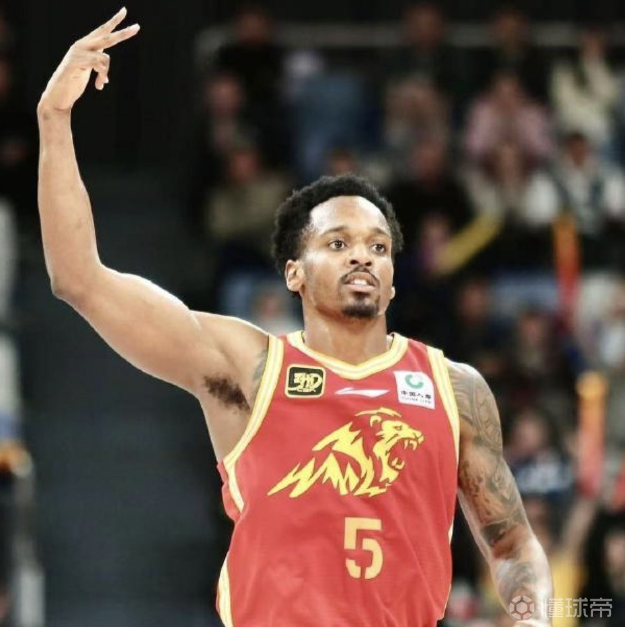 媒体人：北京首钢正谋求同时签下巴里-布朗和韦瑟斯庞